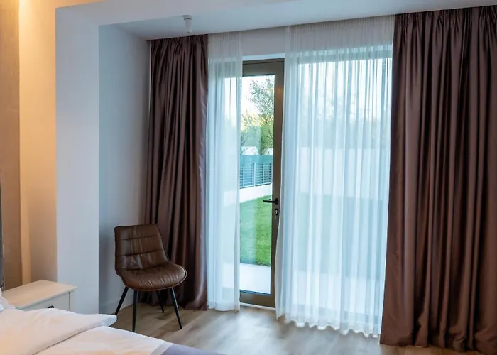 Апартаменты Greenlake Boutique 1bdr With Garden