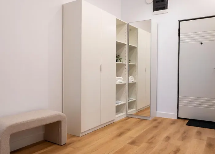Апартаменты Greenlake Boutique 1bdr With Garden