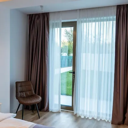 Апартаменты Greenlake Boutique 1bdr With Garden