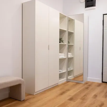 Апартаменты Greenlake Boutique 1bdr With Garden